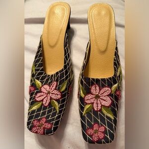 Floral Embroidered Women's Shoes